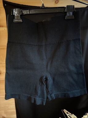 Colsie Black Ribbed High-Waist Bike Shorts